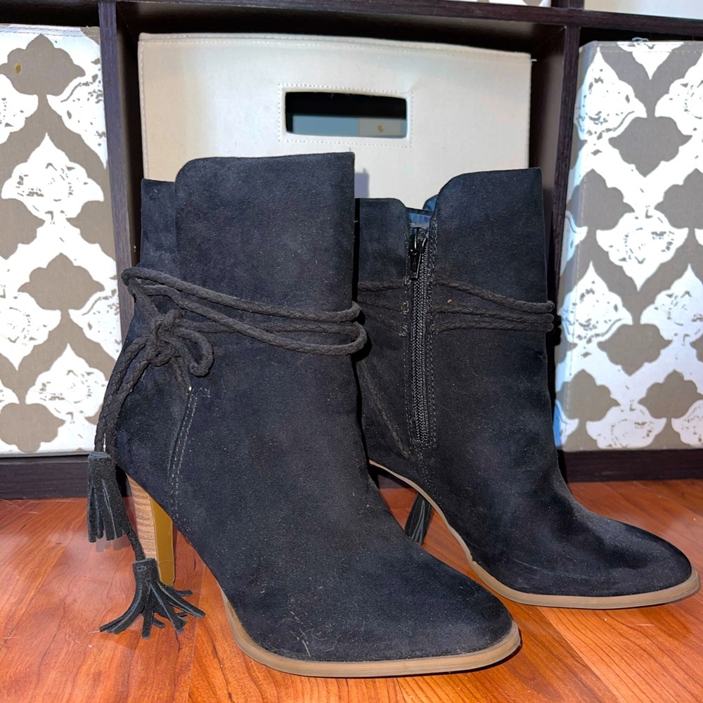 8W black booties!
